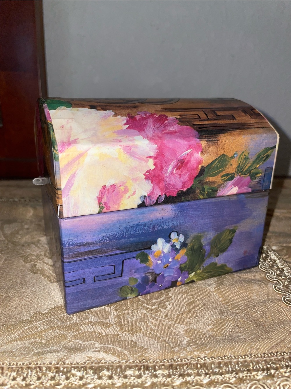 Vintage Tri-coastal Design Inc Floral Purple Box with Removable tray. EUC!